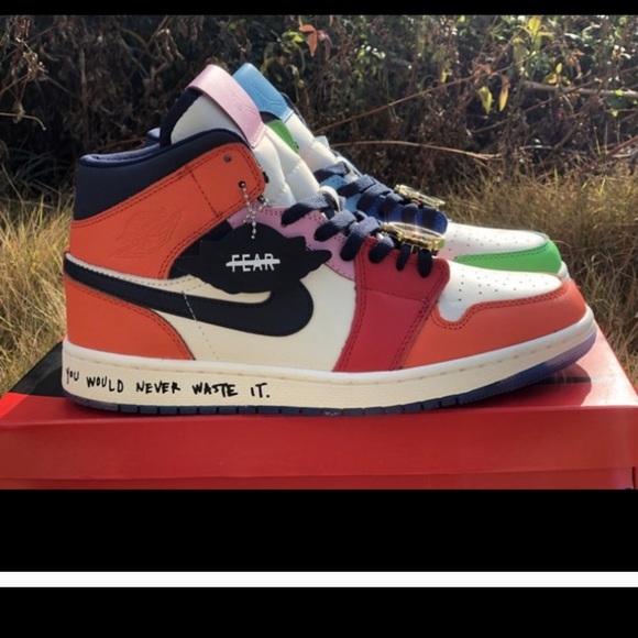 DO NOT BUY FROM THIS POSHER !! - Picture 6 of 11